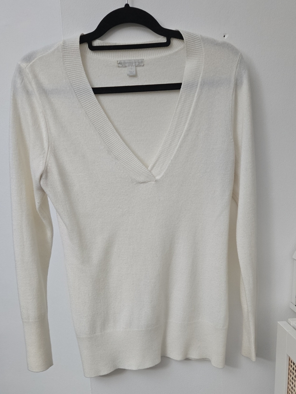 New York & Company Cream V-Neck Sweater